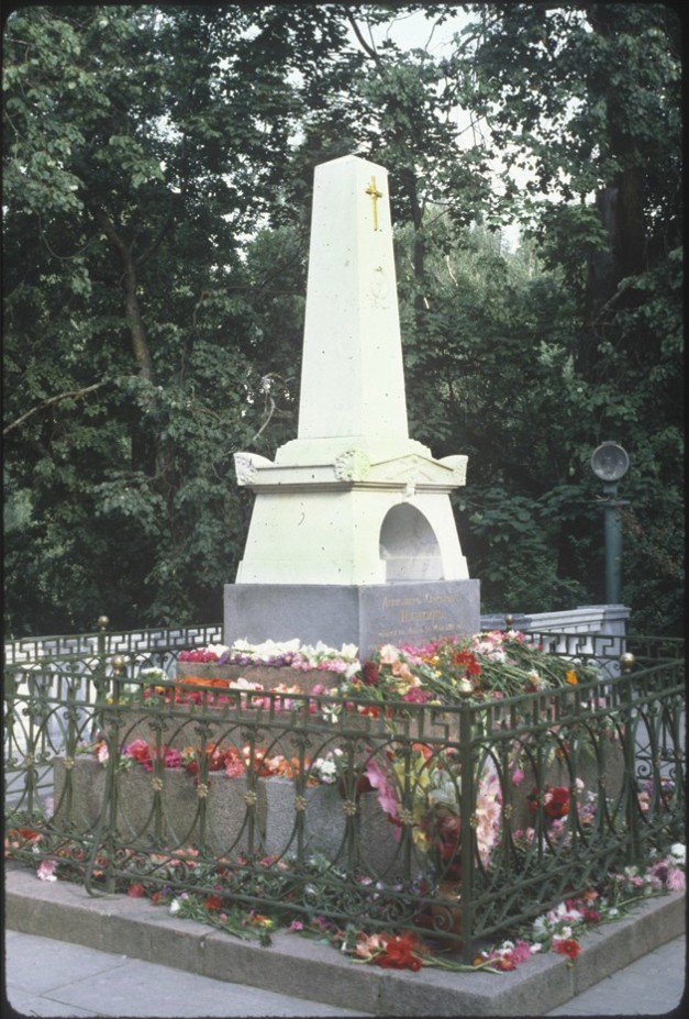Pushkin's tomb at Svyatogorsky Monastery in 1988, the same summer he visited Mikhailovskoye